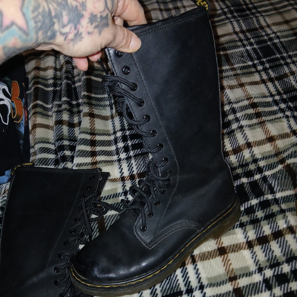 Dr Martens Size 4 (14 Hole) Fits 6 Women